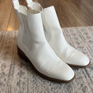 Shoe Dazzle White Textured Ankle Boots